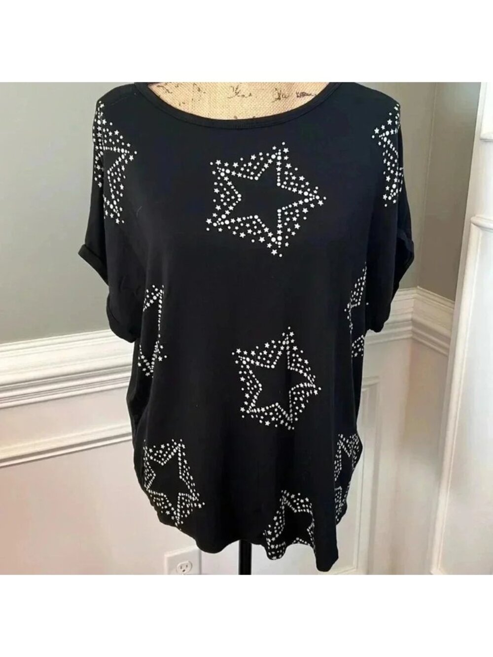 Black Short Sleeve Star Print Top - Size Large - Picture 2 of 5